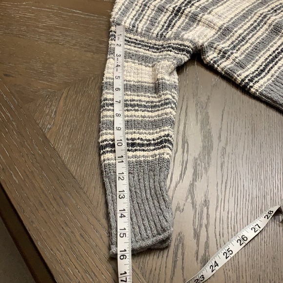American Eagle Outfitters gray, white, black striped cropped knit sweater - Picture 14 of 17